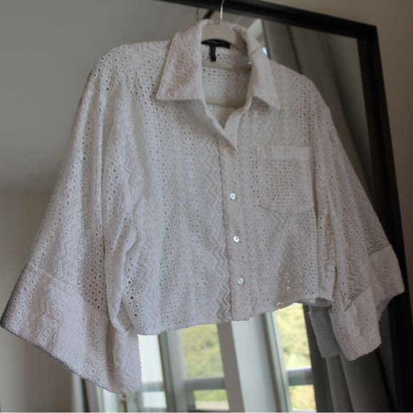 BCBGMAXAZRIA WHITE CROP EYELET BUTTON UP TOP - Picture 3 of 7